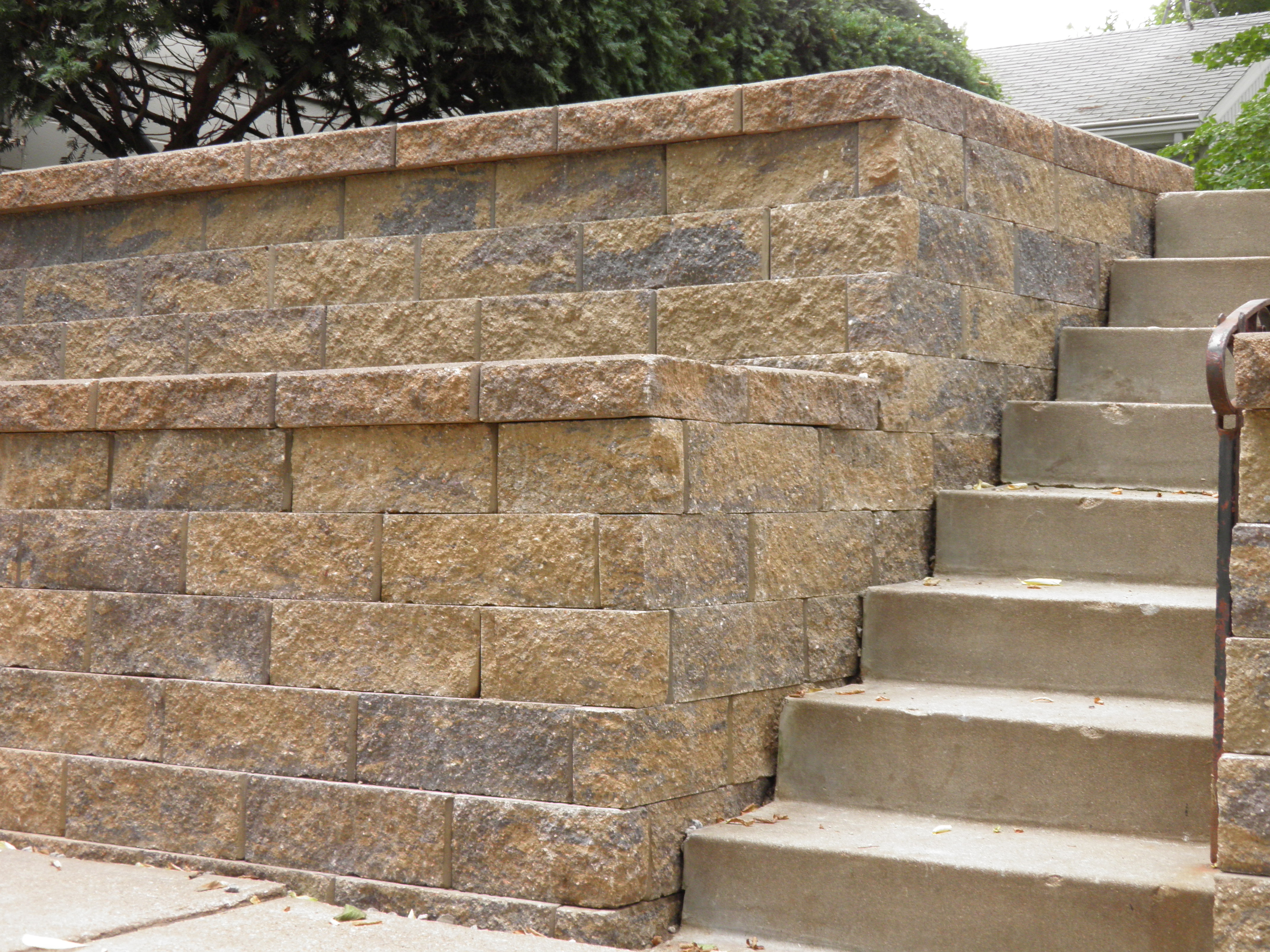 Finished block retaining wall with steps